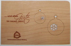 Individuelle Weihnachtskarte aus Holz